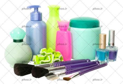 عکس تعدادی لوازم آرایشی و بهداشتی در پس زمینه سفید