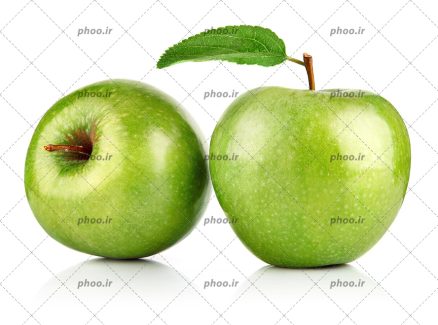 عکس زیبا دو سیب سبز خوشمزه با برگ سبز