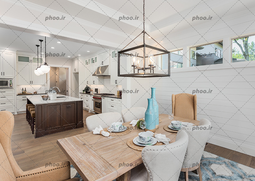 عکس آشپزخانه دارای کف جزیره ، سینک ، کابینت و چوب سخت است در یک خانه لوکس