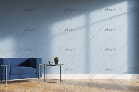 عکس مبل چند نفره سرمه ای و یک میز دایره ای با گلدان کوچک روی آن در اتاق با دیوار های خاکستری و کف پوش چوبی